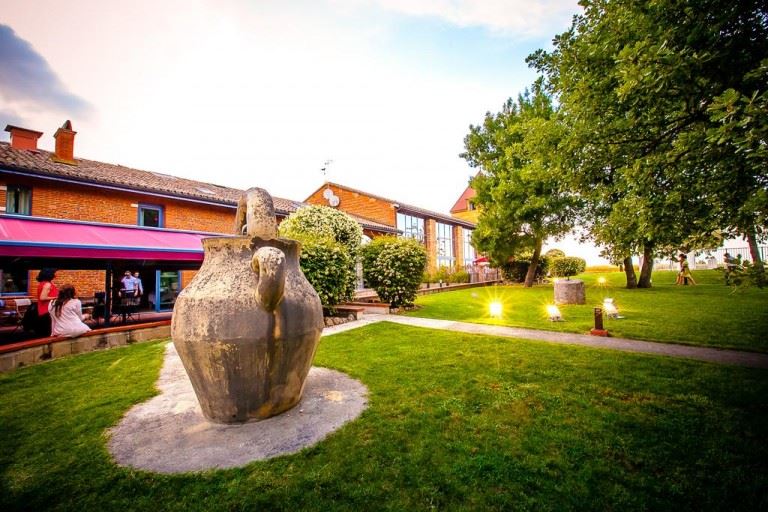 Les Écuries de la Tour