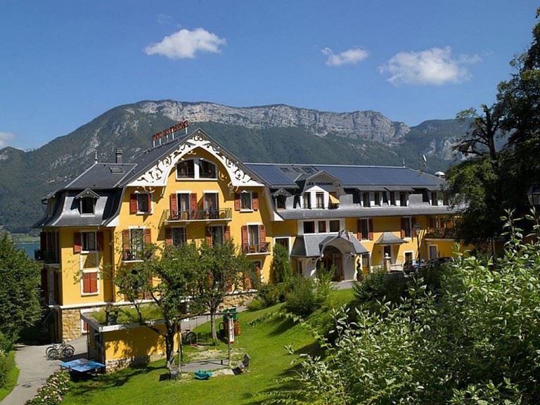 Les Trésoms Lake and Spa Resort