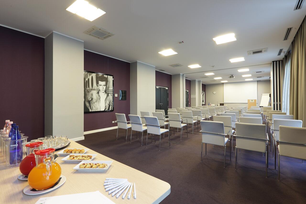 holiday inn milan nord zara
