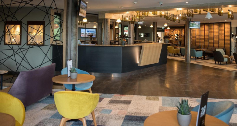 Everness Hotel & Resort