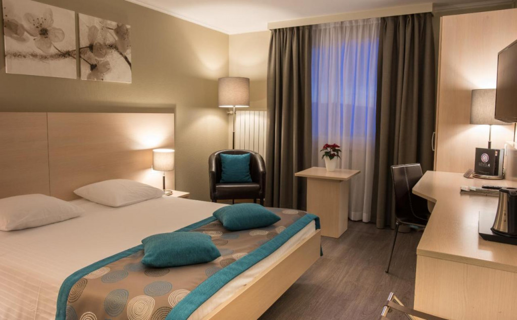 Everness Hotel & Resort