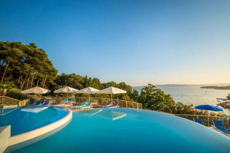 Valamar Koralj Hotel
