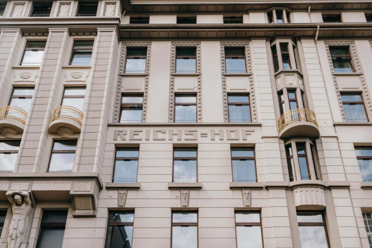 Reichshof Hamburg, Curio Collection by H...