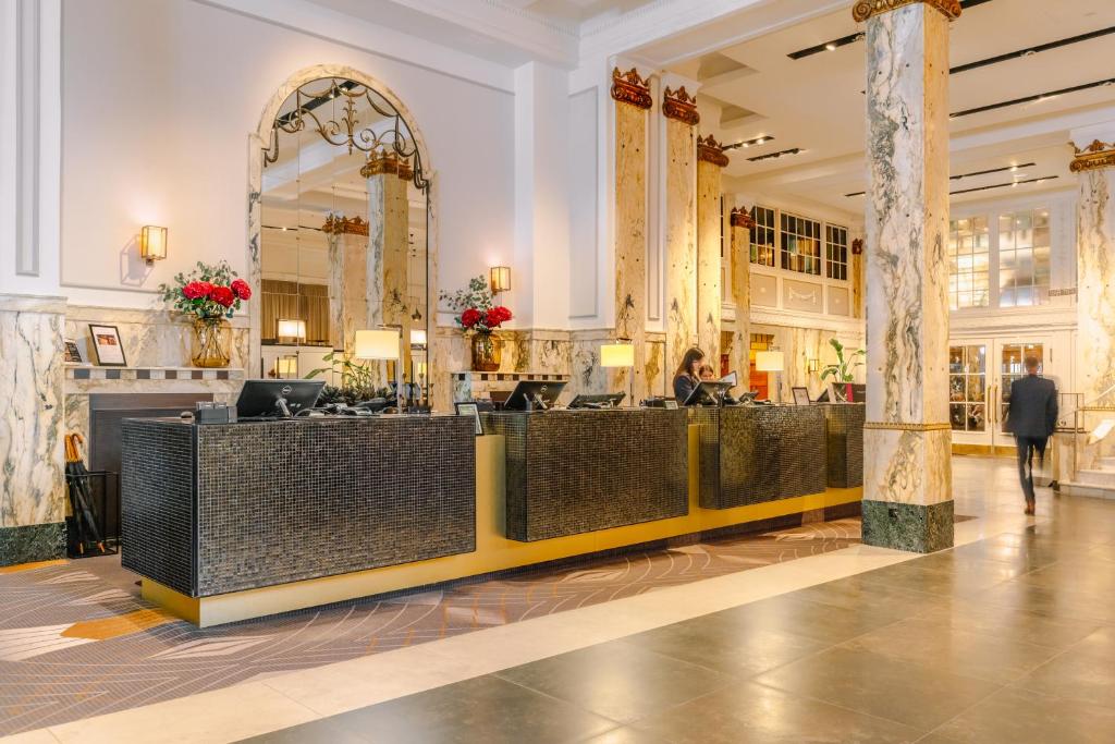 Reichshof Hamburg, Curio Collection by Hilton