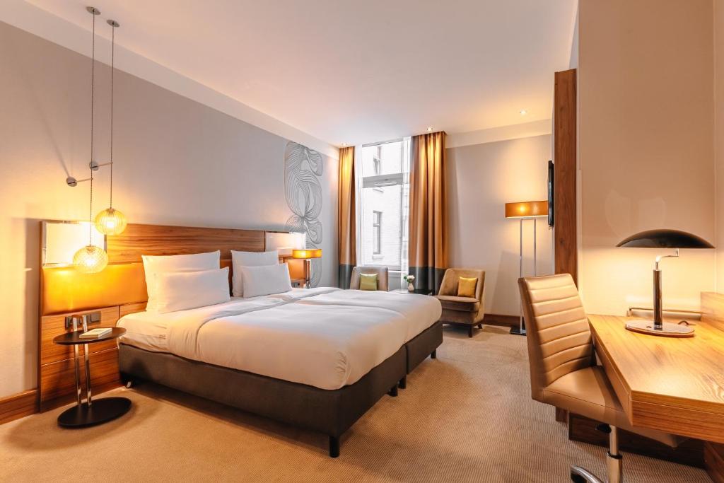Reichshof Hamburg, Curio Collection by Hilton