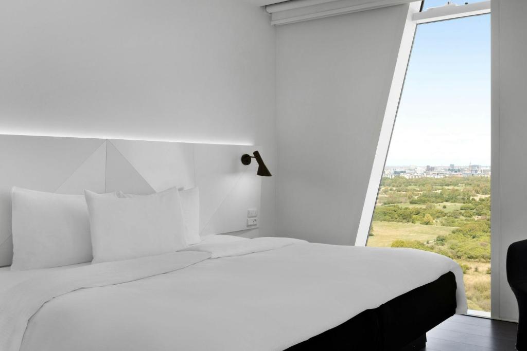 AC Hotel Bella Sky