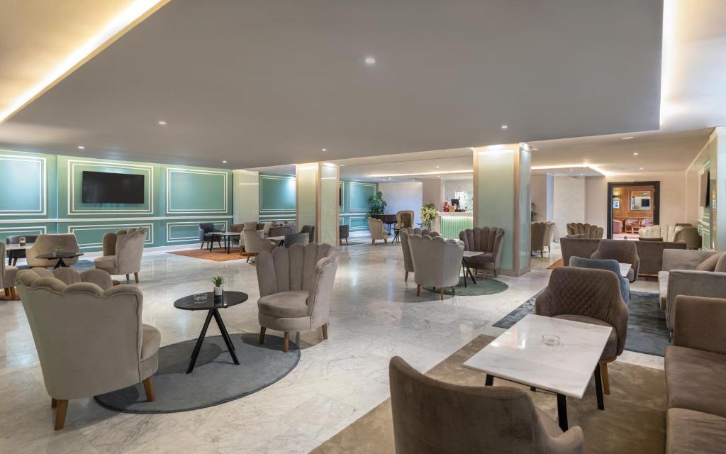 Golden Tulip El Mechtel
