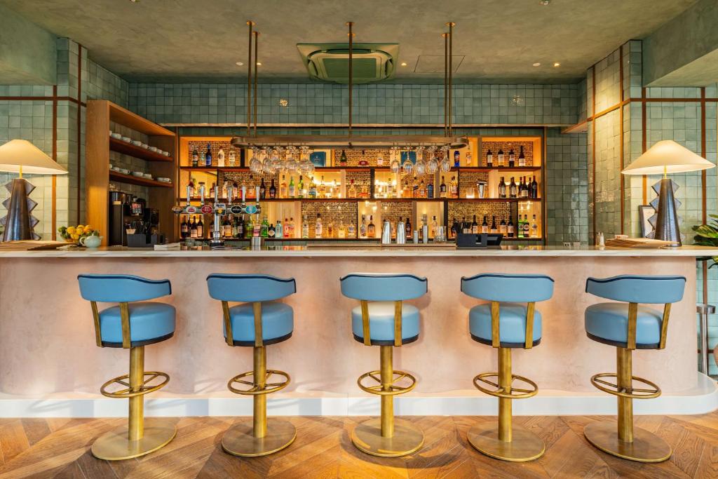 DoubleTree by Hilton London Victoria