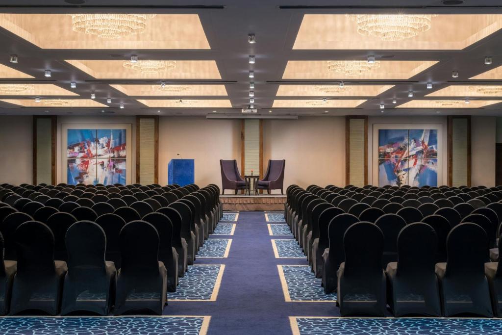 Renaissance London Heathrow Hotel