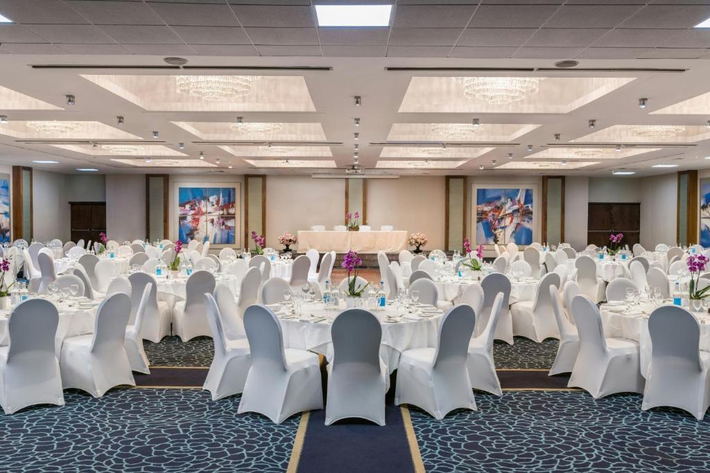 Renaissance London Heathrow Hotel