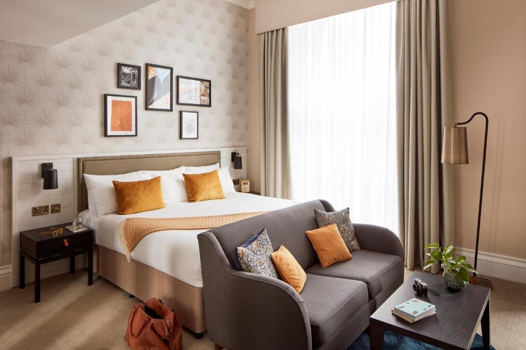 The Clermont London, Victoria