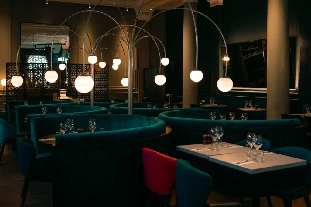 The Clermont London, Victoria