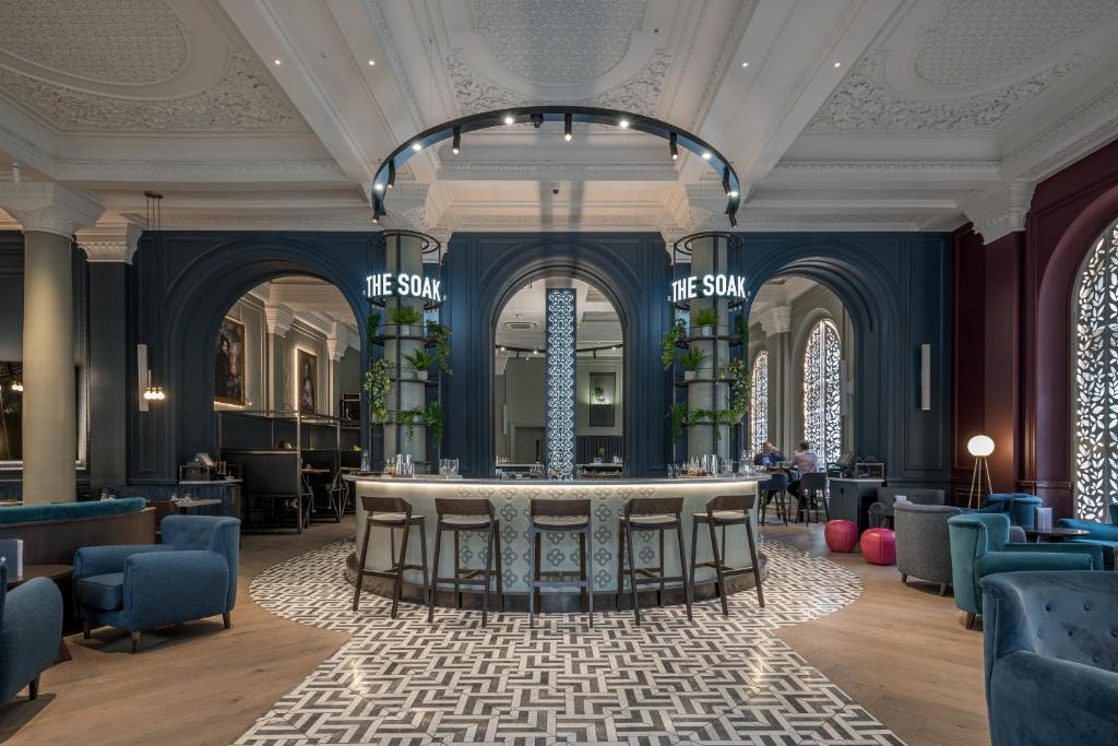 The Clermont London, Victoria